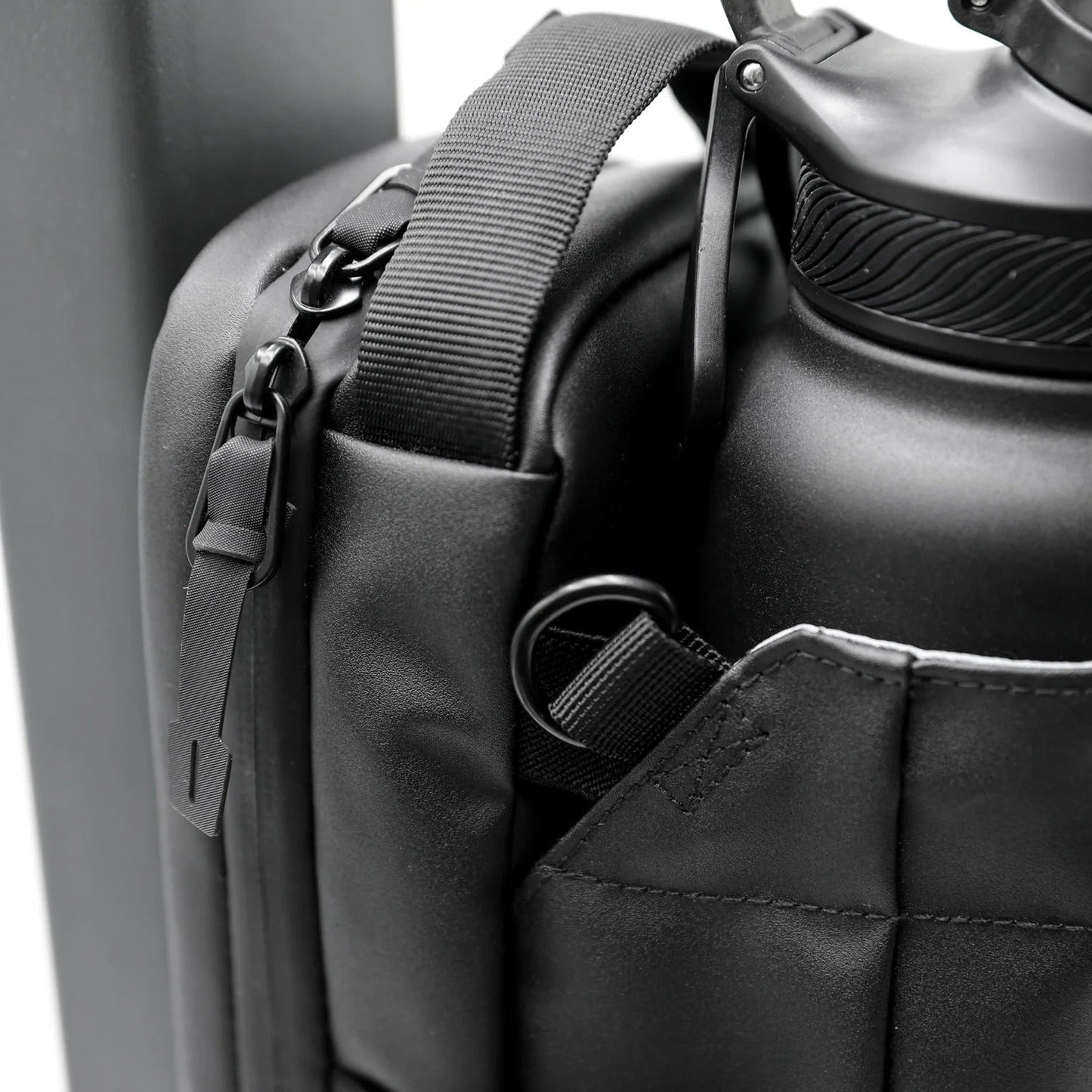 magnetic gym bag - pull