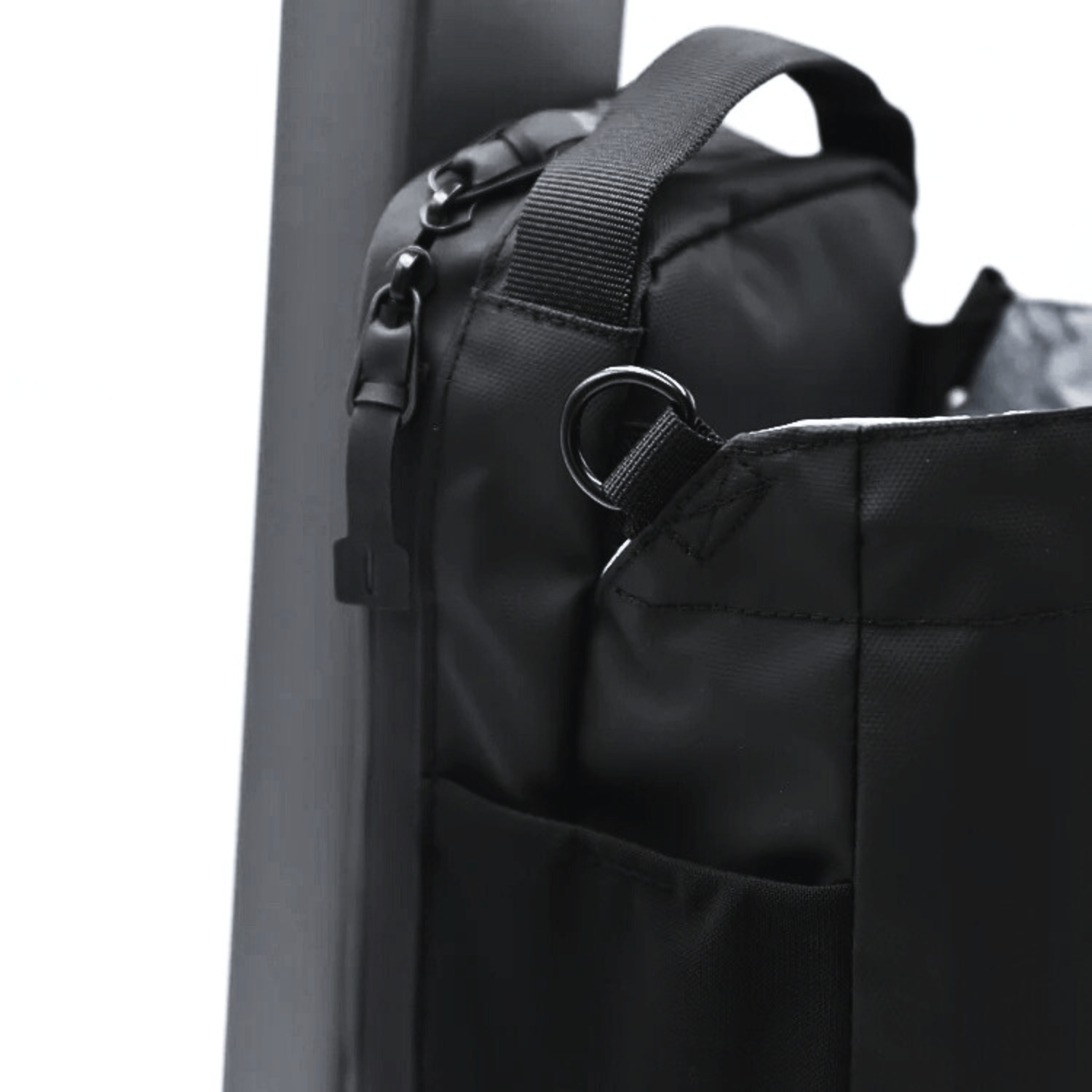 magnetic gym bag - pull